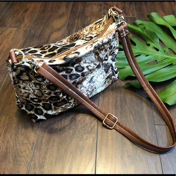 CABRELLI & Co CROSSBODY Leopard Crossbody in Khaki animal print bag. New - Picture 2 of 9